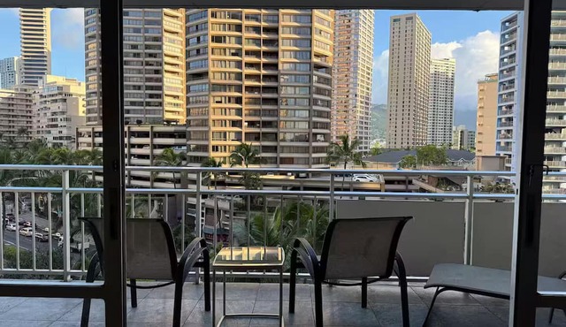Enjoyable 1-bedroom condo with AC in charming Honolulu