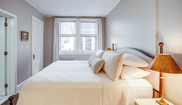Private Suite with King Bed, Steps from Park Ave and East Ave!