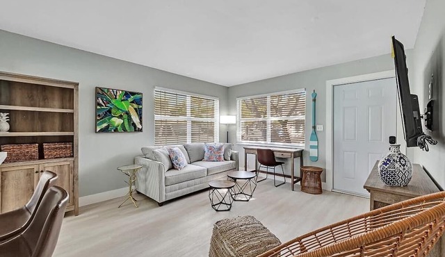 North Hollywood Beach 1BR | Walk to Ocean