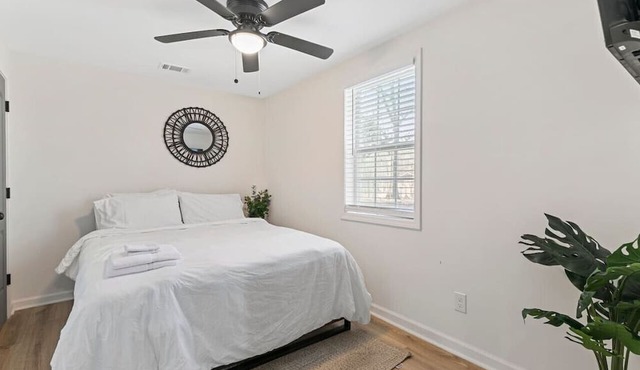 Chic 1BR Oasis: Ideal Retreat near Six Flags