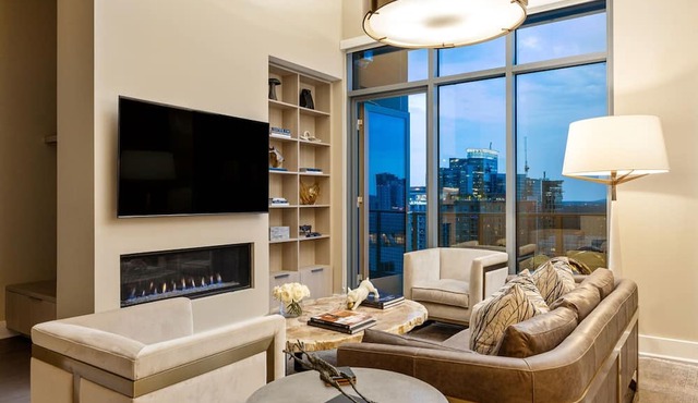 *New* 28th Floor - Skyline Penthouse