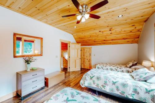 Charming riverfront home with mountain views & private dock